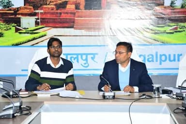 भागलपुर 20 जनवरी 2026, जिलाधिकारी डॉक्टर नवल किशोर चौधरी की अध्यक्षता में आधारभूत संरचना से संबंधित विभिन्न विभागों के क...