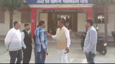 चौरई: भाजपा नेता चौरई कॉलेज पहुंचे, छात्रों से योजनाओं पर किया संवाद