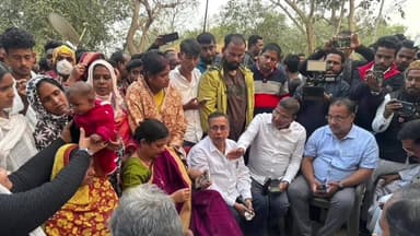 ବାଲେଶ୍ବର ମ୍ୟୁନିସିପାଲଟି: ଅସ୍ତିଆ ଠାରେ ଭିଡ଼ ହିଂସା ରେ ମୃତ୍ୟୁ ବରଣ କରିଥିବା ଶେଖ ମକନ୍ଦର ଙ୍କ ପରିବାର କୁ ଭେଟିଲେ ରାଜ୍ୟ ବିଜେଡିର ପ୍ରତିନିଧି ଦଳ