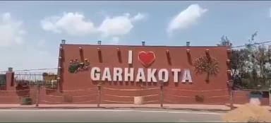 गढ़ाकोटा: मेले में धक्का लगने पर युवक से मारपीट, वीडियो किया वायरल, 4 के खिलाफ FIR दर्ज