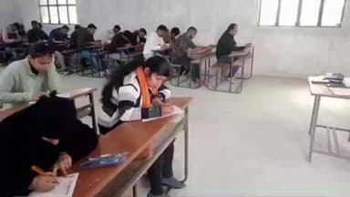 तुलसीपुर: तुलसीपुर के डीपीएस डिग्री कॉलेज में डी-फार्मा प्रथम सेमेस्टर की परीक्षाएं शुरू, 36 छात्र हुए शामिल