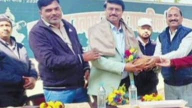 बड़वारा: बड़वारा: शासकीय उच्चतर माध्यमिक विद्यालय के छात्रों को पठन सामग्री प्रदान की गई