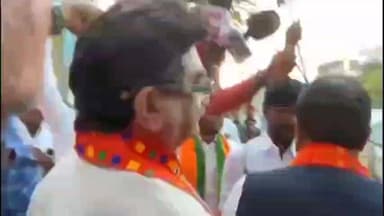 वैजापूर: छत्रपती संभाजीनगर येथे मंत्री अतुल सावे यांना भाजपा कार्यकर्त्यांचा घेराव वैजापूरची युती तोडण्याची कार्यकर्त्यांची मागणी