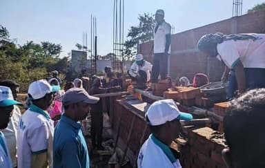 जिला अंतर्गत जनपद पंचायत मनेन्द्रगढ़ की ग्राम पंचायत सिरौली में प्रोजेक्ट उन्नति के अंतर्गत रूरल मेसन (राज मिस्त्री) प्रश...