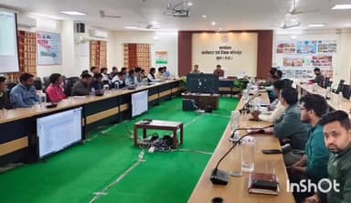 चाचौड़ा: कलेक्टर ने ज़िला कार्यालय में शासकीय योजनाओं की समीक्षा बैठक ली, बैंकों को ऋण स्वीकृत करने के दिए आदेश