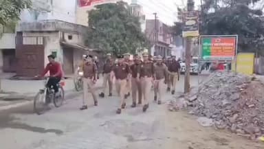 #एसएसपी अलीगढ़ द्वारा पुलिस बल के साथ कानून/सुरक्षा व्यवस्था के दृष्टिगत थाना बन्नादेवी क्षेत्र में किया पैदल गश्त