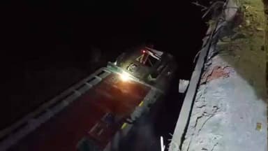 ભિલોડા: ભિલોડા-ઈડર હાઇવે પર ભયાનક અકસ્માત: બ્રિજ પરથી ઘઉં ભરેલી ટ્રક નદીમાં ખાબકી, ટ્રકચાલકનું ઘટનાસ્થળે મોત