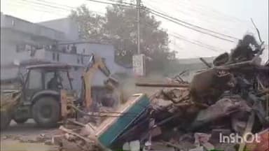 रायपुर: मासूम से दुष्कर्म के आरोपी अंसारी के घर चला बुलडोजर, नहीं था घर-दुकान का दस्तावेज, भारी पुलिस बल के साथ पहुंचा निगम अमला