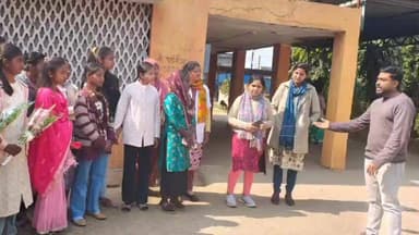 तोरपा: आगाज़-ए-बातचीत कार्यक्रम के तहत युवाओं ने प्रखंड कार्यालय व रेफरल अस्पताल का किया शैक्षणिक भ्रमण