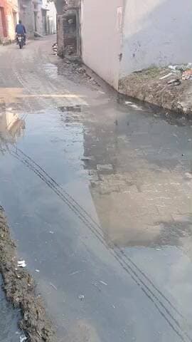 Haridwar ki sabse badi panchayat bhagtanpur aabidpur urf Ibrahimpur ka haal naliyo se bahar bah rah paani