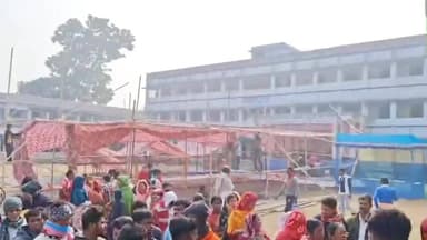 জয়নগর ২: সকাল হতে না হতে এসআইয়ারের হেয়ারিং এর লাইনে মানুষের ভিড়