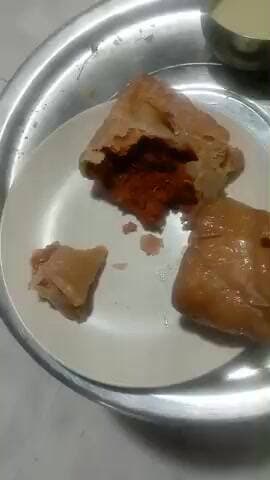 Bhagalpur barari me Manoj paneer dukaan me samosa Bansi milta Hai sar aap log jyada Se jyada share Kare bimar bhi Ho Sak