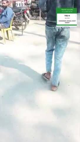 पलिया तहसील में 1 मिनट गाड़ी खड़ी करने का ₹30 है जो शक्ल देखकर गाड़ी में तालाब लगते हैं पार्किंग के लिए जबरदस्त जबरदस्ती