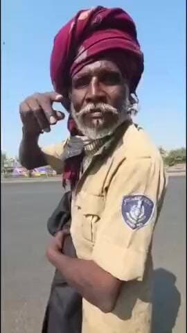 રાજકોટ પૂર્વ: રાજકોટ પોલીસની નિષ્ક્રિયતા વચ્ચે પોલીસ વર્દી પહેરેલા વૃધ્ધ સક્રિય