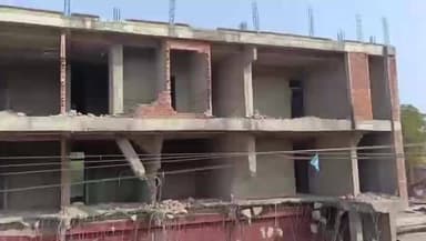 करौली: पूर्व सभापति के पुत्र अमीनुद्दीन के अवैध भवन को तोड़ने की कार्यवाही दूसरे दिन भी जारी, 3 अवैध हिस्सों को किया ध्वस्त
