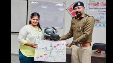 વલસાડ: કોલેજ ખાતે આરટીઓ અને પોલિટેકનિક કોલેજના સંયુક્ત ઉપક્રમે રોડ સેફટી થીમ પર પોસ્ટર મેકિંગ સ્પર્ધા યોજાઈ