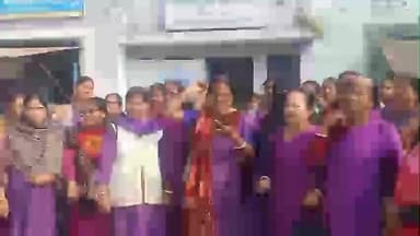 শীতলকুচি: শীতলকুচি ব্লক প্রাথমিক স্বাস্থ্যকেন্দ্রে আশা কর্মীদের বিক্ষোভ