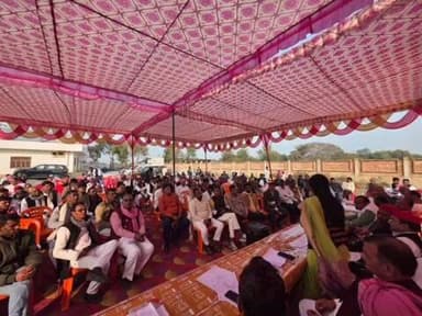 मछलीशहर: मछली शहर की विधायक डॉ. रागिनी सोनकर ने महिला सशक्तिकरण अभियान के तहत महिलाओं को किया जागरूक