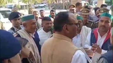 बागपत: बागपत डीएम ऑफिस पहुंचे भाकियू कार्यकर्ता, उपमुख्यमंत्री बृजेश पाठक से मुलाकात कर ज्ञापन सौंपा