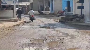 बीना: ग्राम देहरी में सड़क से बह रहा नाली का पानी,स्कूली बच्चे व मंदिर जाने वाली महिलाएं परेशान
#jansamasya