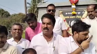 ಕಾರಟಗಿ: ಪಟ್ಟಣದಲ್ಲಿ ಅಂಬಿಗರ ಚೌಡಯ್ಯ ಜಯಂತಿ ನಿಮಿತ್ತ ವೃತ್ತದಲ್ಲಿ ಭಾವಚಿತ್ರಕ್ಕೆ ಪುಷ್ಪಾರ್ಚನೆ ಮಾಡಿ ಅಚರಣೆ