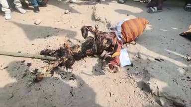 চাঁচল ১: এসআইআর আতঙ্কে বৃদ্ধের মৃত্যু! নির্বাচন কমিশনার জ্ঞানেশ কুমারের কুশপুত্তলিকা দাহ করে চাঁচলে তৃণমূলের তীব্র বিক্ষোভ