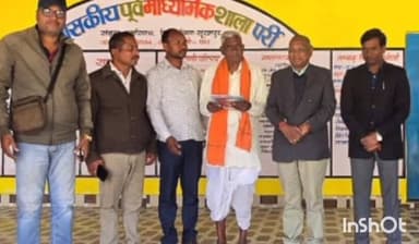 सूरजपुर: नवसाक्षर सरजू राम ने कमिश्नर के समक्ष अपने पढ़ने-लिखने के अनुभव साझा किए