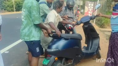 മീനച്ചിൽ: പശ്ചാത്തട്ടിൽ കാറും സ്കൂട്ടറും കൂട്ടിയിടിച്ച് ഒരാൾക്ക് പരിക്ക്