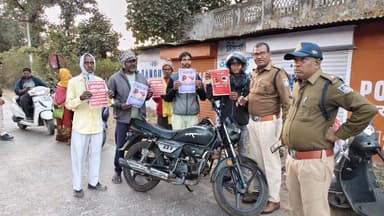 नारायणगंज: मैली चौराहे पर हेलमेट न पहनने वालों पर चालान, नशे के खिलाफ मुहिम और साइबर अपराध से बचने की सीख