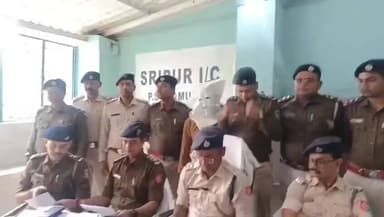 জামুরিয়া: ২৪ ঘণ্টার মধ্যে খুনের ঘটনার কিনারা করল জামুরিয়া থানার পুলিশ,ডিসি সেন্ট্রাল ধ্রুব দাস সাংবাদিক বৈঠক করলো জামুরিয়া থানায