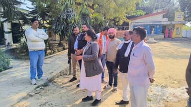 राजातालाब: विधायक प्रतिनिधि अदिति पटेल ने सेवापुरी विधानसभा के महंगीपुर में बने मतदान बूथों का किया निरीक्षण