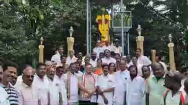 கடலூர்: காங்கிரஸ் கட்சித் புதிய தலைவர் மஞ்சக் குப்பத்தில் காமராஜர் சிலைக்கு மாலை அணிவித்து மரியாதை செலுத்தினார்