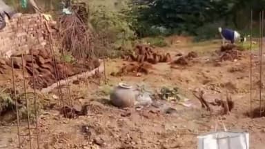 मौदहा: मौदहा में तालाब की भूमि पर हो रहा अवैध निर्माण, प्रधानाचार्या ने एसडीएम से की शिकायत