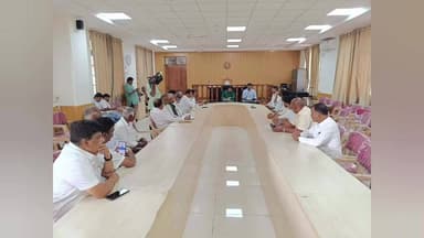 ಮೈಸೂರು: ಬೃಹತ್ ಮೈಸೂರು ಮಹಾನಗರ ಪಾಲಿಕೆ ಅಭಿವೃದ್ಧಿಗೆ ಆರಂಭಿಕ ಒಂದು ಸಾವಿರ ಕೋಟಿ ಅನುದಾನಕ್ಕೆ, ಜಿಲ್ಲಾಧಿಕಾರಿಗಳ ಮೂಲಕ ಸರ್ಕಾರಕ್ಕೆ ಬೇಡಿಕೆ