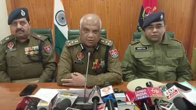 ਗੁਰਦਾਸਪੁਰ: ਗੁਰਦਾਸਪੁਰ ਪੁਲਿਸ ਨੇ 5 ਪਿਸਟਲ ਅਤੇ 7 ਮੈਗਜ਼ੀਨ ਸਮੇਤ ਇੱਕ ਨੌਜਵਾਨ ਨੂੰ ਕੀਤਾ ਕਾਬੂ,ਡੀਆਈਜੀ ਬਾਰਡਰ ਰੇਂਜ ਨੇ ਕੀਤੀ ਪ੍ਰੈਸ ਕਾਨਫਰੰਸ