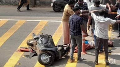 കോന്നി: കുമ്പഴ ജംഗ്ഷനിൽ ആംബുലൻസ് സ്കൂട്ടറിൽ ഇടിച്ച് സ്കൂട്ടർ യാത്രക്കാരന് പരിക്ക്