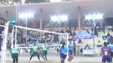 வேலூர்: வேலூர் நேதாஜி விளையாட்டு அறிஞர்கள் நடைபெற்ற மாநில அளவிலான கைப்பந்து போட்டியில் வெற்றி பெற்றவர்களுக்கு மாவட்ட எஸ்பி பரிசுகளை வழங்கினார்