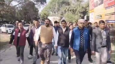 महसी: SDM महसी के खिलाफ सड़क पर उतरे अधिवक्ता, अनैतिक व्यवहार का आरोप, दो माह से चल रहा कोर्ट का बहिष्कार