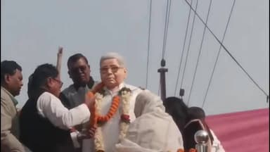 पेटरवार: तेनु चौक में मंत्री योगेंद्र प्रसाद ने पूर्व मंत्री छत्रु राम महतो की आदमकद प्रतिमा का अनावरण किया