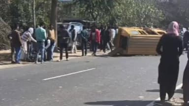 बिलग्राम: रोशनपुर गांव के पास तेज रफ्तार स्कॉर्पियो ने टेंपो को मारी टक्कर, टेंपो पलटा, स्कॉर्पियो पेड़ से टकराई, वृद्ध घायल