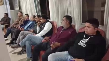 ঢেকিয়াজুলি ভাগ: ঢেকীয়াজুলি বিহু ভৱনত আজি ৭২ সংখ্যক ঢেকীয়াজুলি কেন্দ্ৰীয় ৰঙালী বিহু সন্মিলনৰ এখনি কাৰ্যনিৰ্বাহক সভা অনুষ্ঠিত হয়