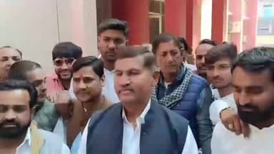 करौली: शहर अमीनुद्दीन के भवन पर बुलडोजर कार्रवाई पर पूर्व मंत्री रमेश मीना ने पूछा, अवैध पट्टा बनाने वालों पर कार्रवाई क्यों नहीं