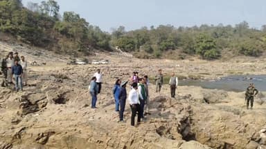 धुरकी: सुखलदरी जलप्रपात पहुंचे गढ़वा उपायुक्त, अधिकारियों संग प्राकृतिक सौंदर्य का लिया आनंद