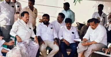 శింగనమల: కొర్రపాడు గ్రామంలో వైసీపీ నేతలతో సమావేశం నిర్వహించిన వైసీపీ మండల అధ్యక్షుడు శ్రీకాంత్ రెడ్డి