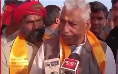 इटवा: नेताप्रतिपक्ष माता प्रसाद पांडे ने शंकराचार्य अविमुक्तेश्वरानंद से मुलाकात की, कहा- यह सरकार सनातन को समाप्त करने पर लगी है