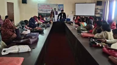 इटखोरी: गिद्धौर में आंगनबाड़ी सेविका, जलसहिया व पोषण सखी का एक दिवसीय प्रशिक्षण