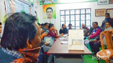 রায়না ১: রায়না বিধায়ক কার্যালয়ে বিশ্বাসের বন্ধন নিয়ে দলীয় নেতৃত্ব কে নিয়ে বৈঠক বিধায়িকার