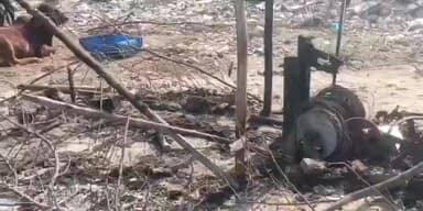 बागपत: कस्बा टटीरी स्थित रेलवे गोदाम के निकट असामाजिक तत्वों ने रुई भरने की मशीन और उसके इंजन में लगाई आग