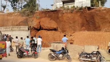 കണ്ണൂർ: തളിപ്പറമ്പ് കുപ്പത്ത് ദേശീയപാതയിൽ വീണ്ടും മണ്ണിടിച്ചിൽ