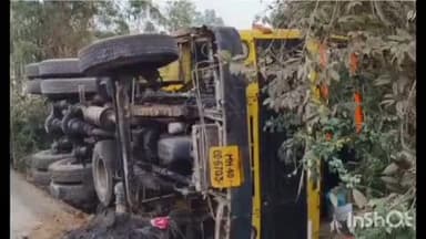 तिरोडा: तिरोडा तालुक्यातील ग्राम घोगरा येथे रेतीने भरलेला टिप्पर पलटला, सुदैवाने जीवितहानी नाही